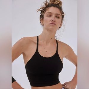 🏃🏽‍♀️Free People Movement Happiness Runs Crop Tank. Color: Black